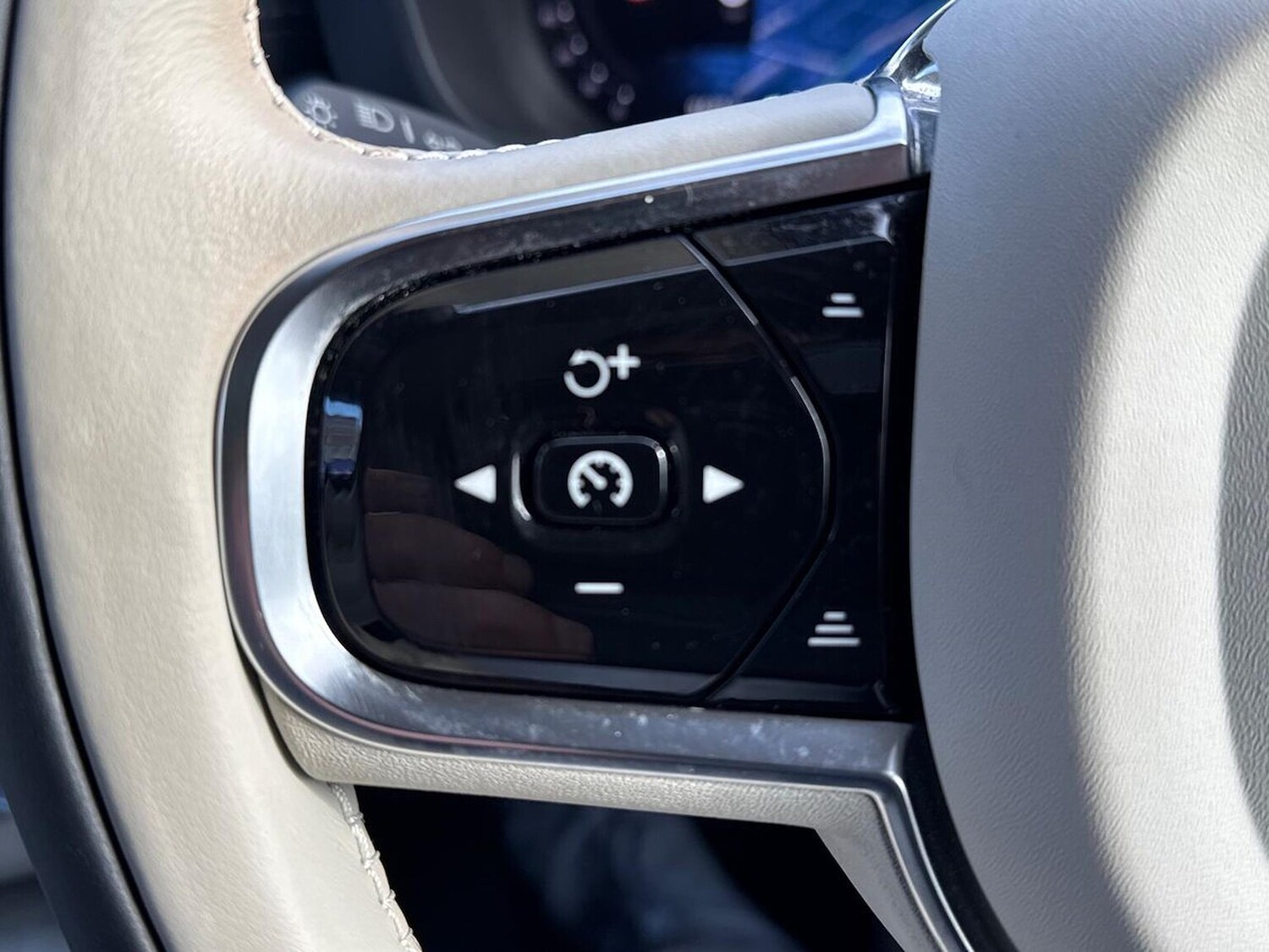 Used Volvo XC60 2023 for sale - 78192657: Photo 29