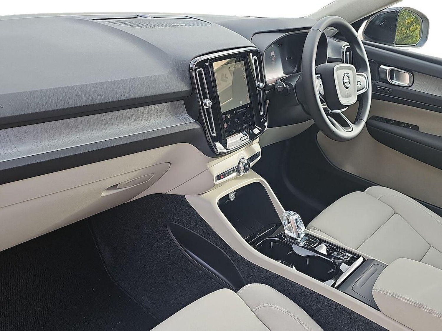 Used Volvo XC40 2025 for sale - 77980019: Photo 7