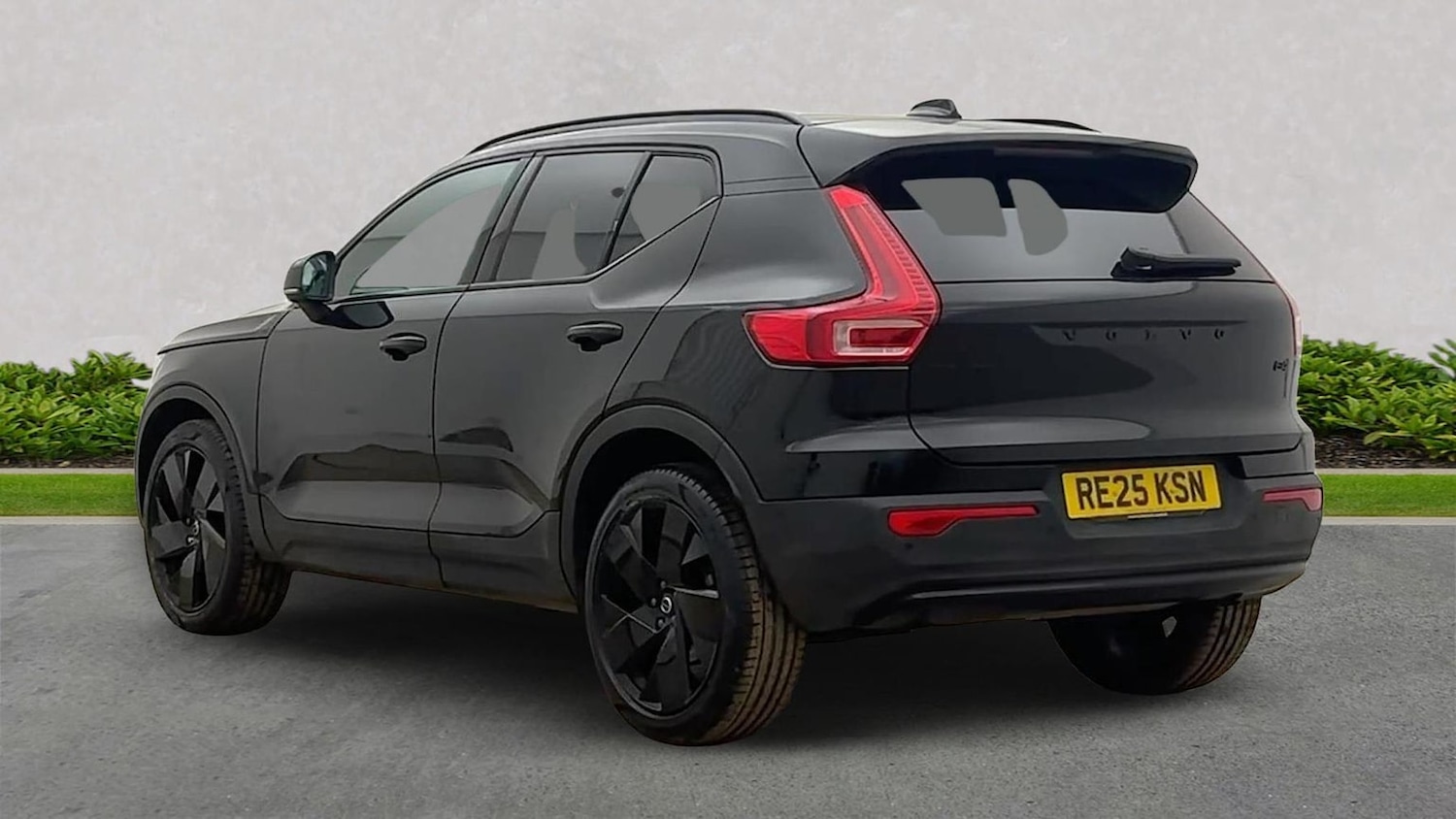 Used Volvo XC40 2025 for sale - 78194202: Photo 2