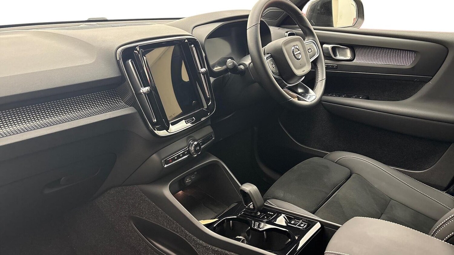 Used Volvo XC40 2025 for sale - 78194202: Photo 9