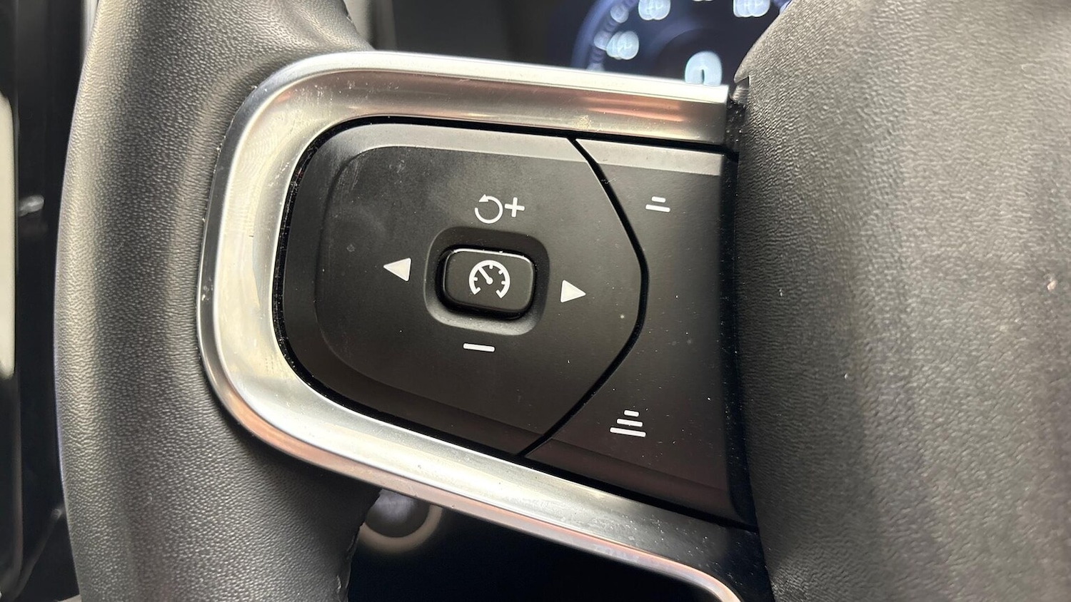 Used Volvo XC40 2022 for sale - 76219230: Photo 32