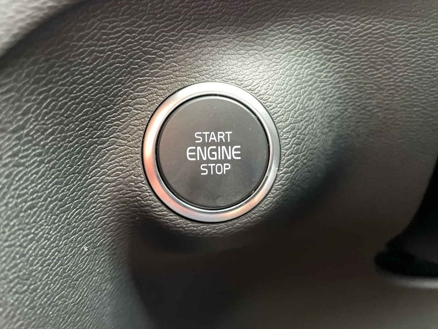 Used Volvo XC40 2025 for sale - 76264394: Photo 28