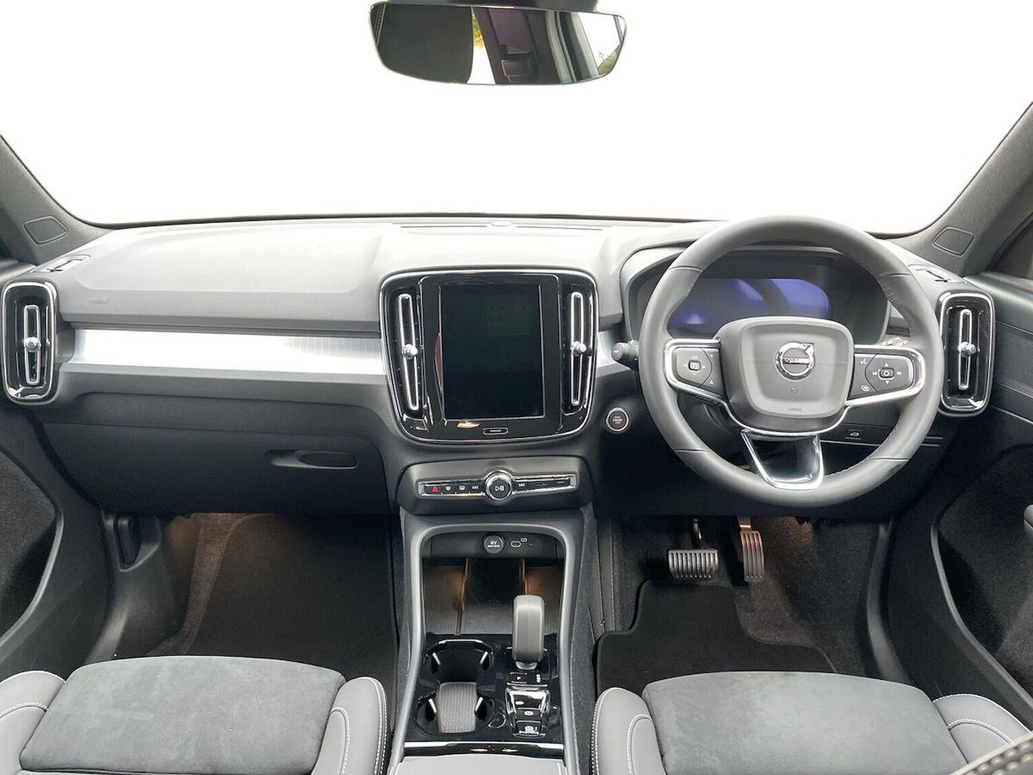 Used Volvo XC40 2025 for sale - 76264394: Photo 8