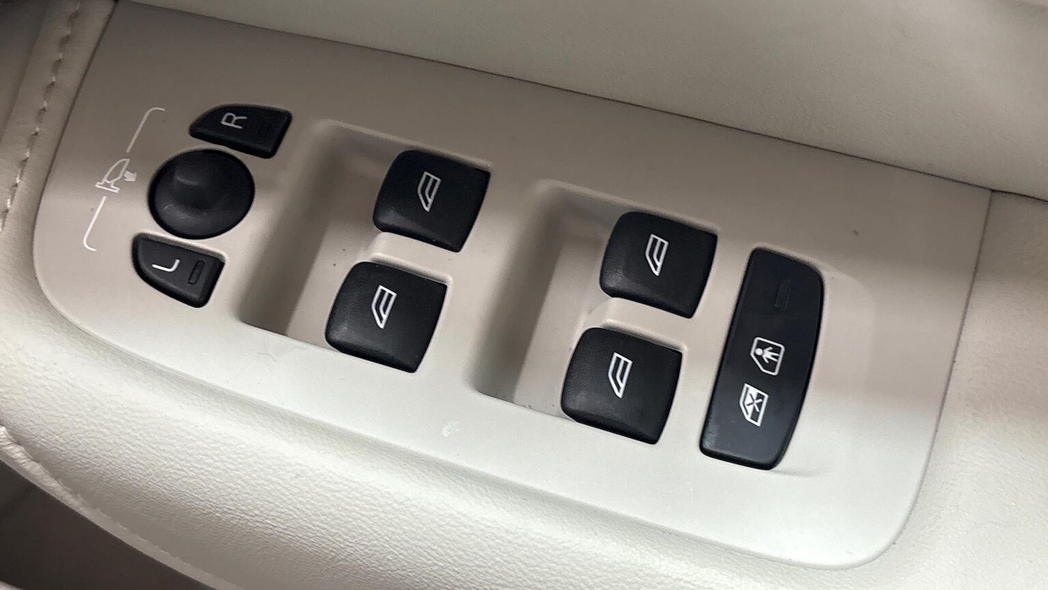 Used Volvo XC60 2025 for sale - 76471088: Photo 24