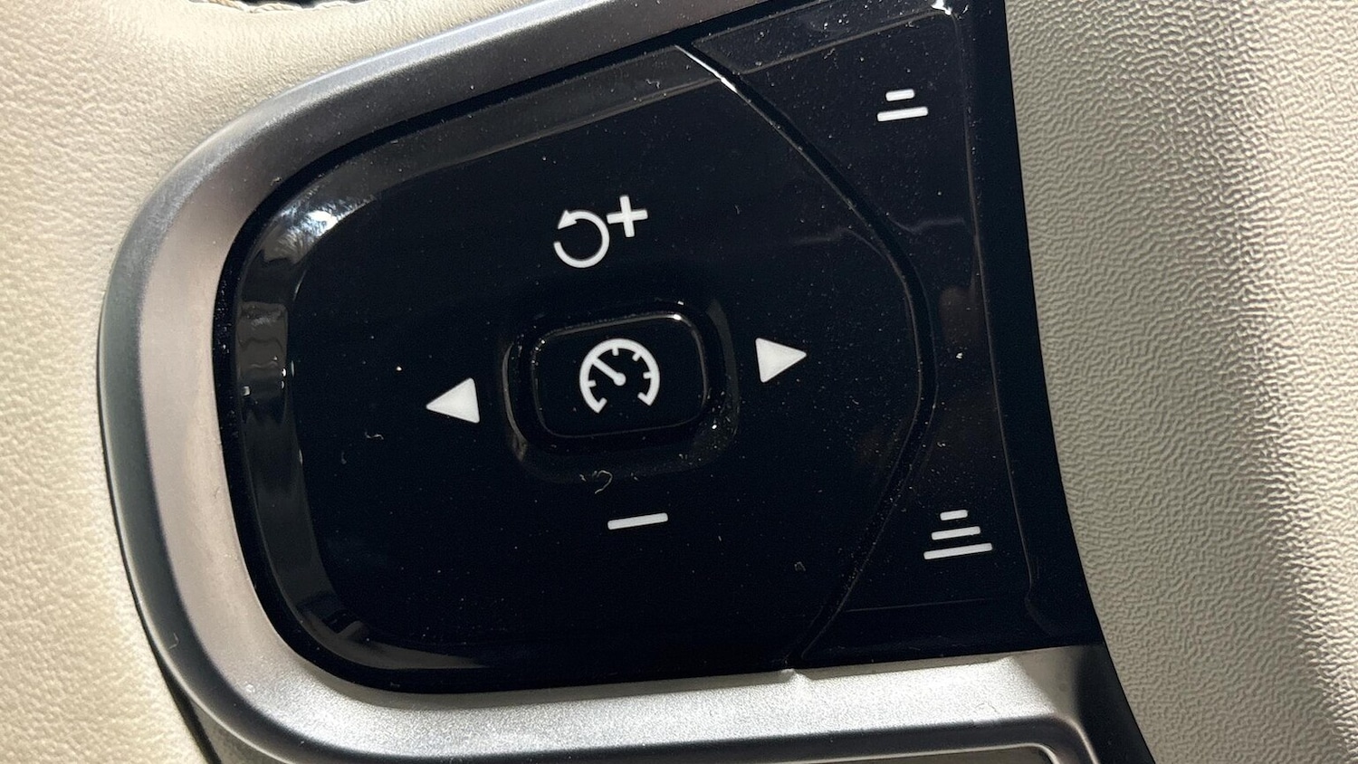 Used Volvo XC60 2025 for sale - 76471088: Photo 30