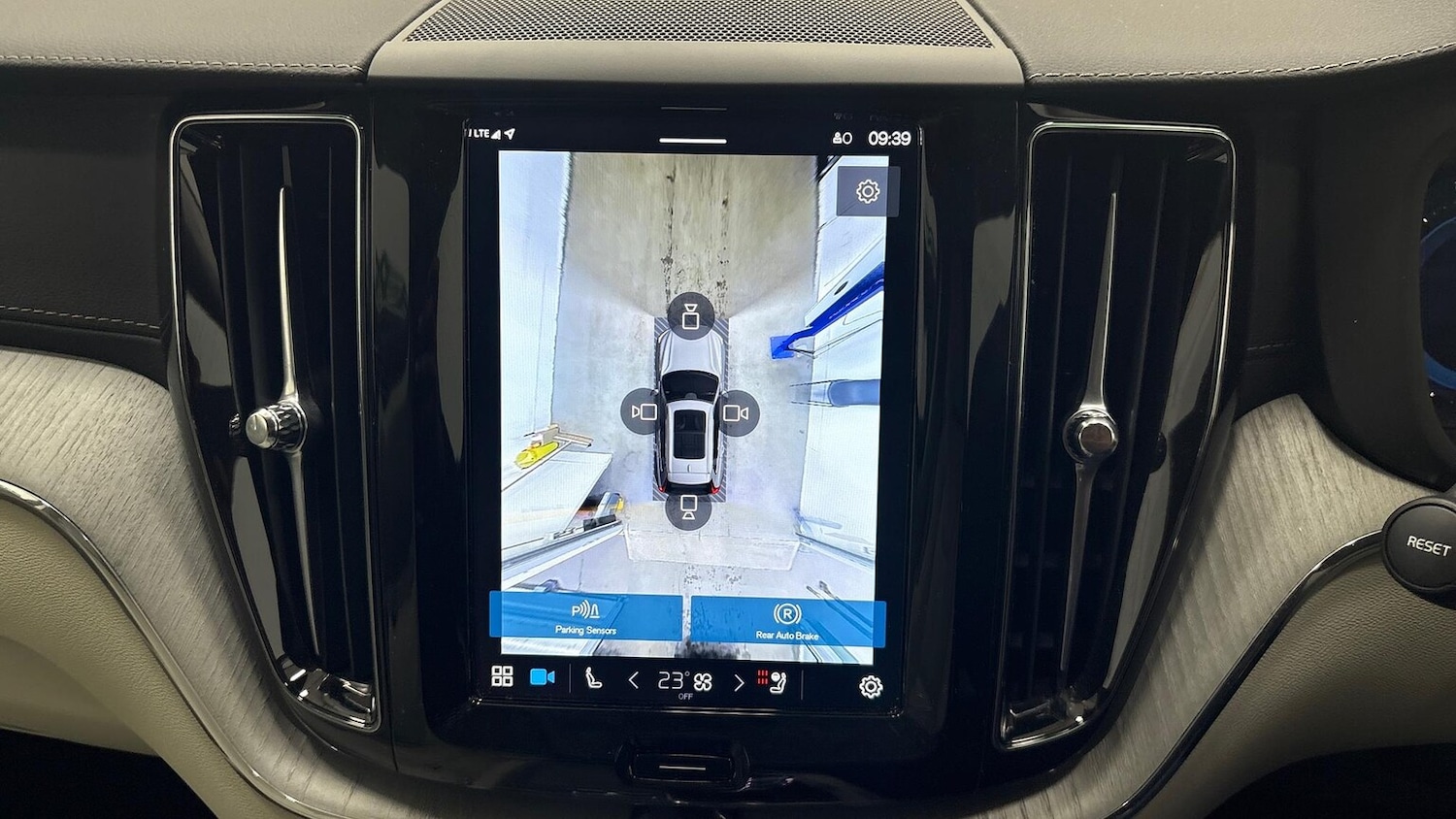 Used Volvo XC60 2025 for sale - 76471088: Photo 39