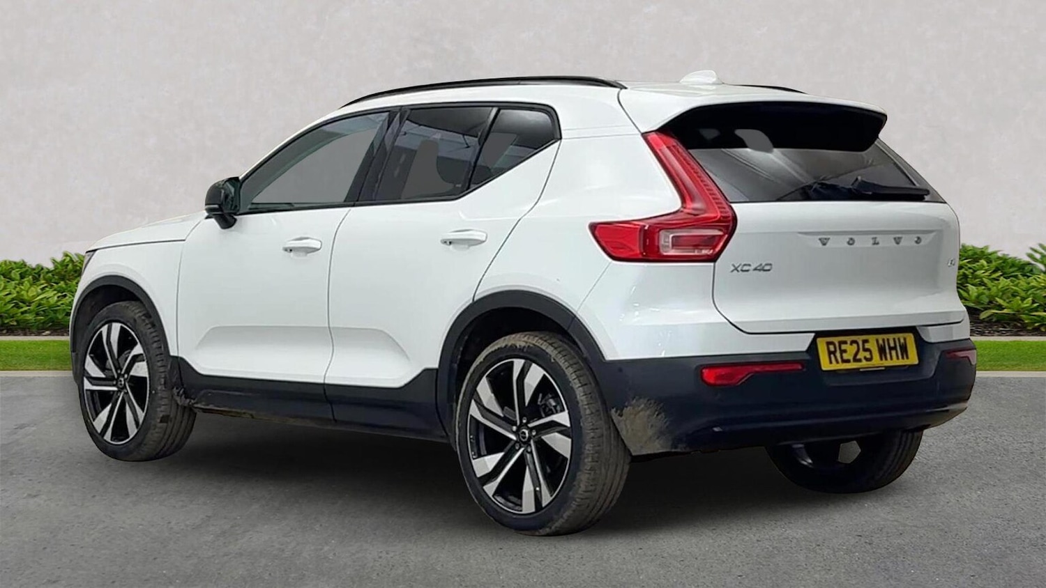 Used Volvo XC40 2025 for sale - 77487368: Photo 2