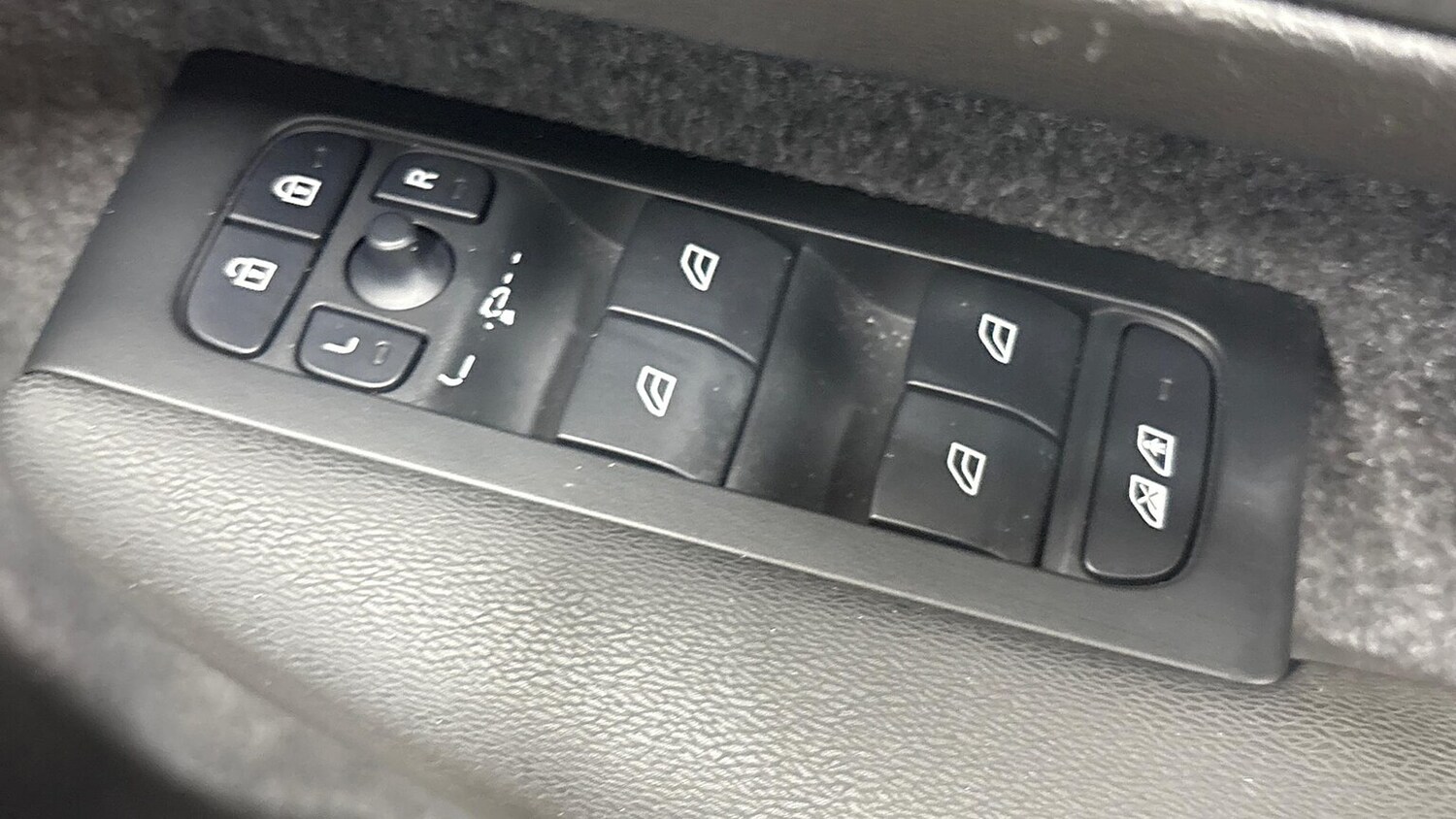 Used Volvo XC40 2025 for sale - 77487368: Photo 24