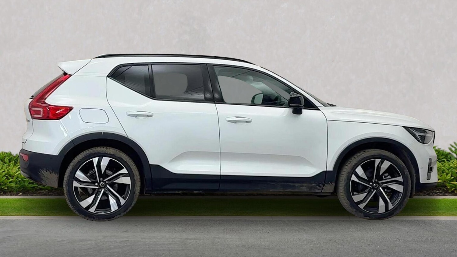 Used Volvo XC40 2025 for sale - 77487368: Photo 3