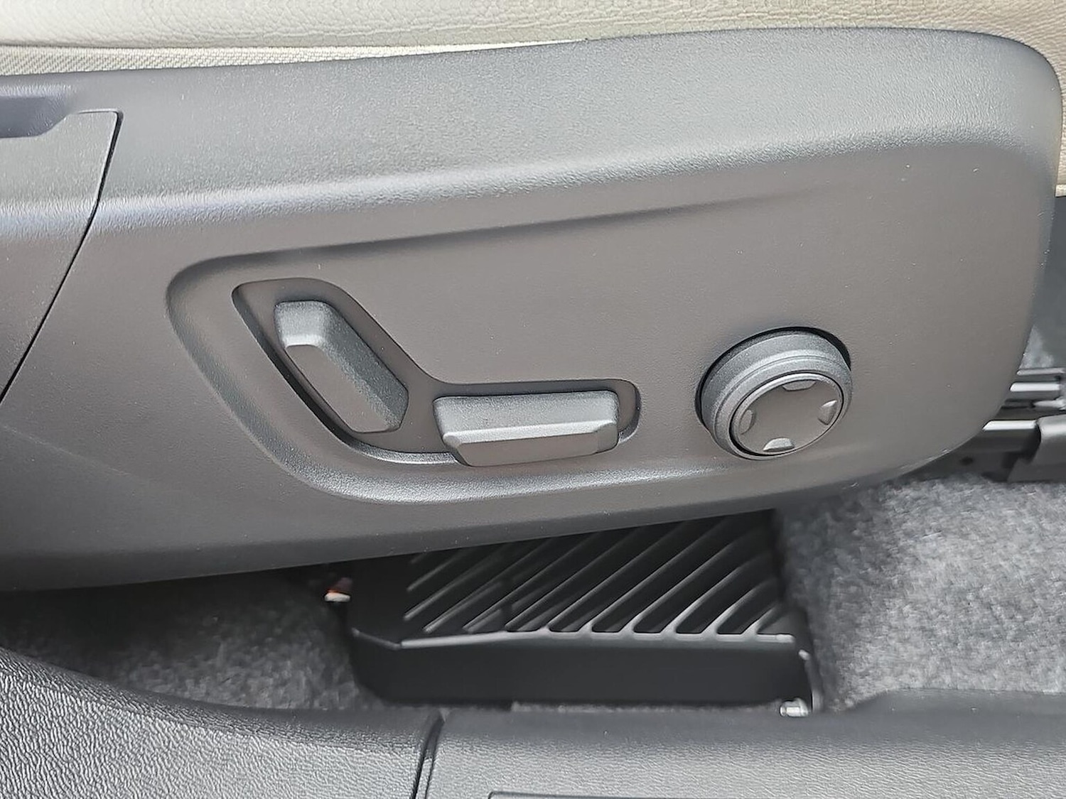 Used Volvo XC40 2025 for sale - 78168982: Photo 32