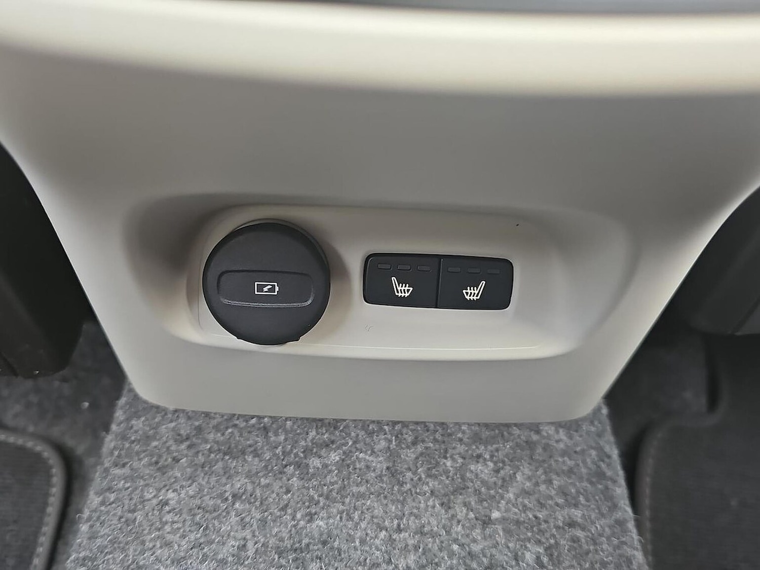 Used Volvo XC40 2025 for sale - 78168982: Photo 43