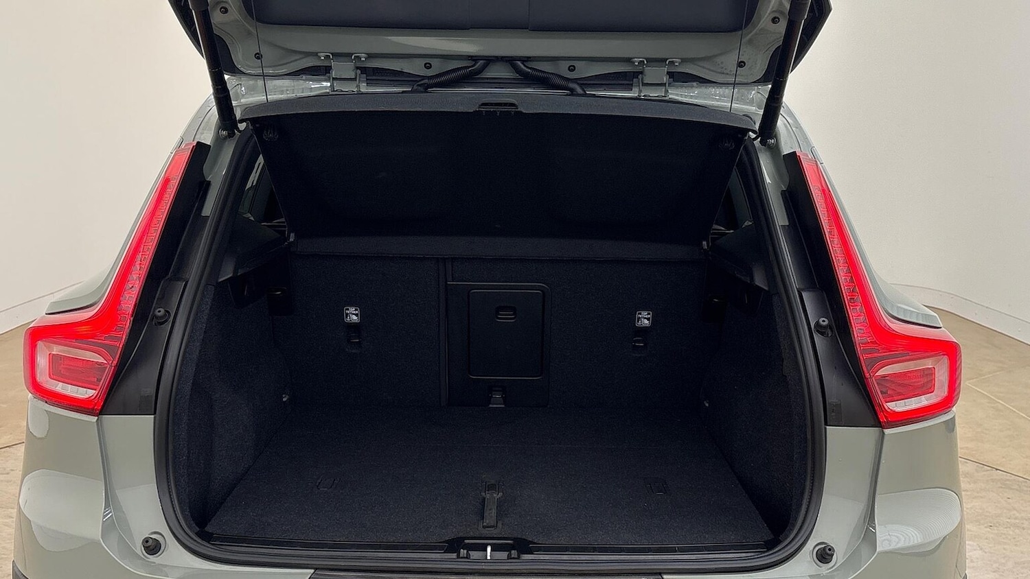 Used Volvo XC40 2025 for sale - 76565471: Photo 14