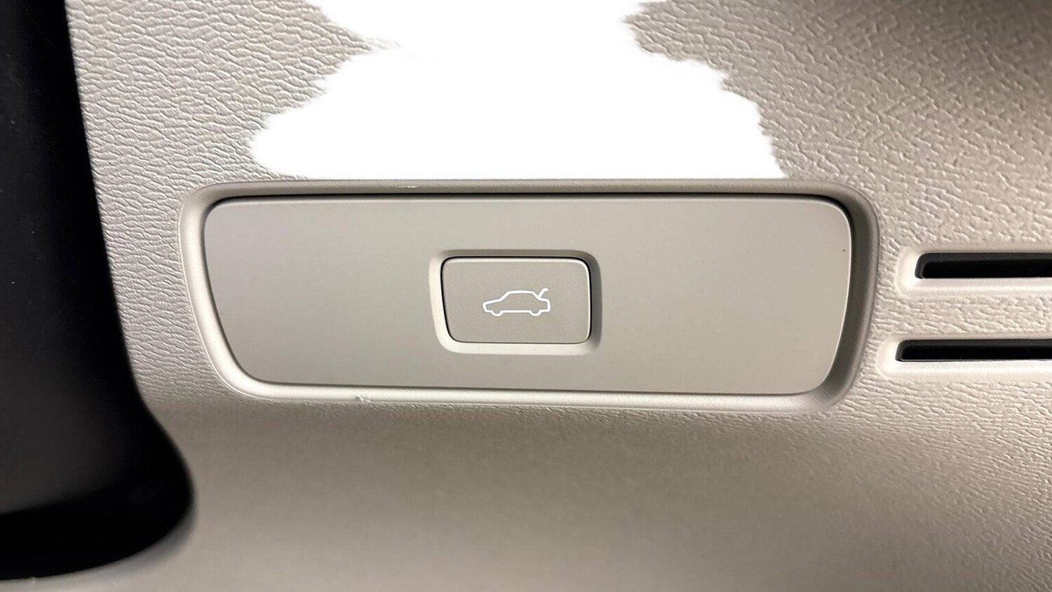 Used Volvo XC40 2025 for sale - 76565471: Photo 19