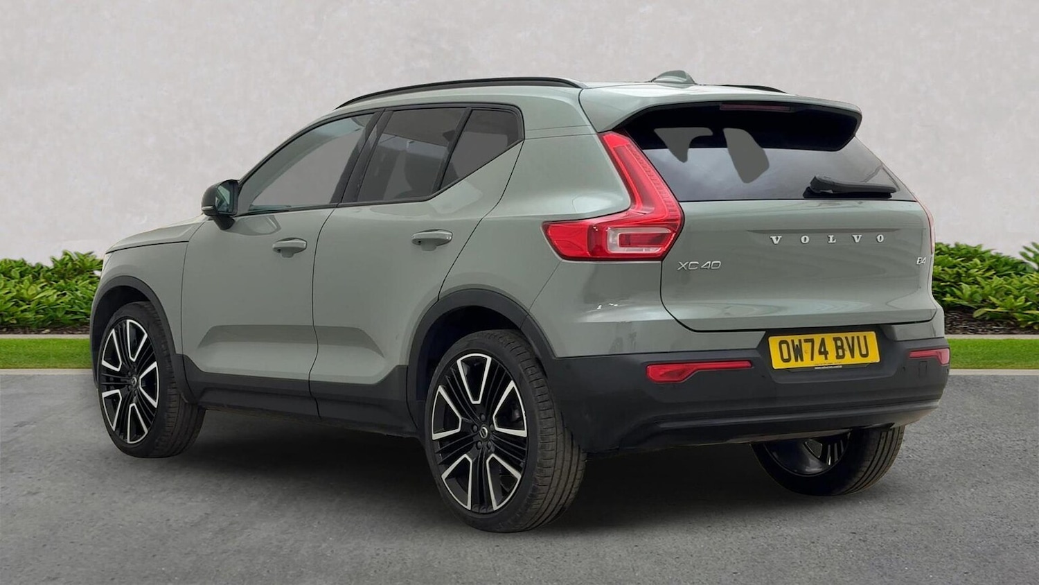 Used Volvo XC40 2025 for sale - 76565471: Photo 2