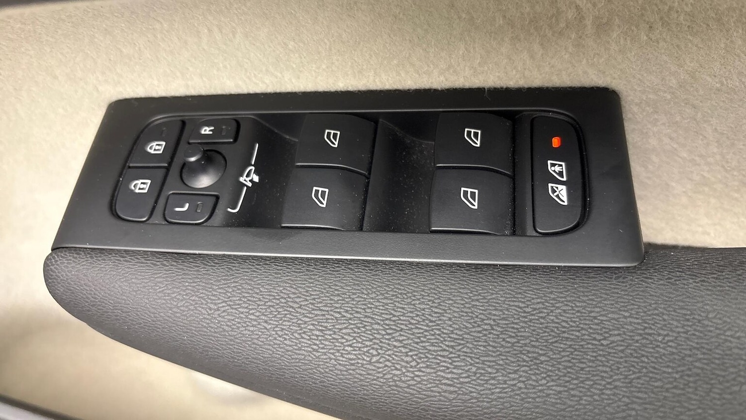 Used Volvo XC40 2025 for sale - 76565471: Photo 25