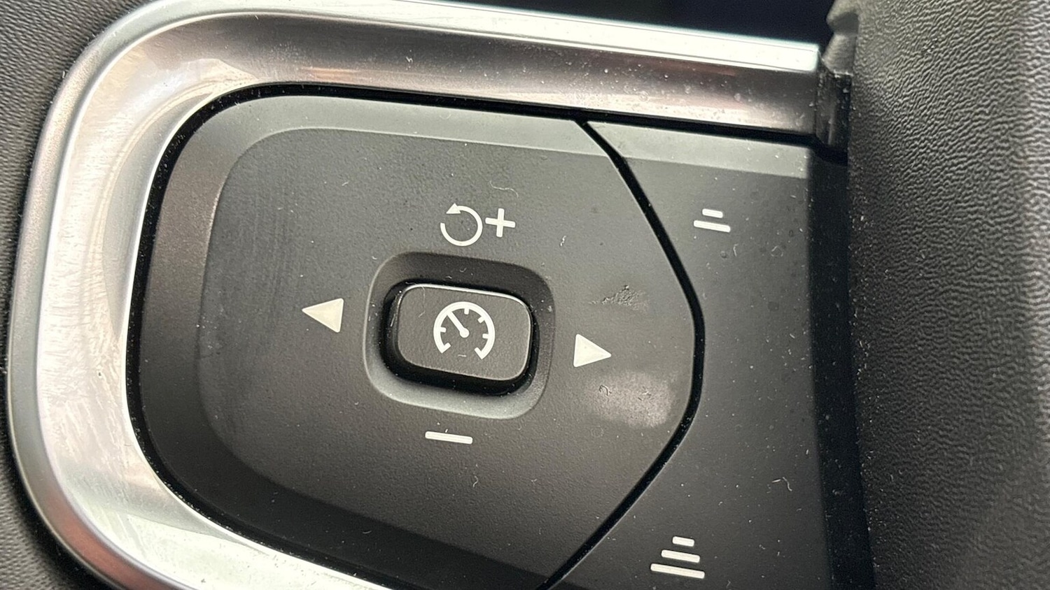 Used Volvo XC40 2025 for sale - 76565471: Photo 31