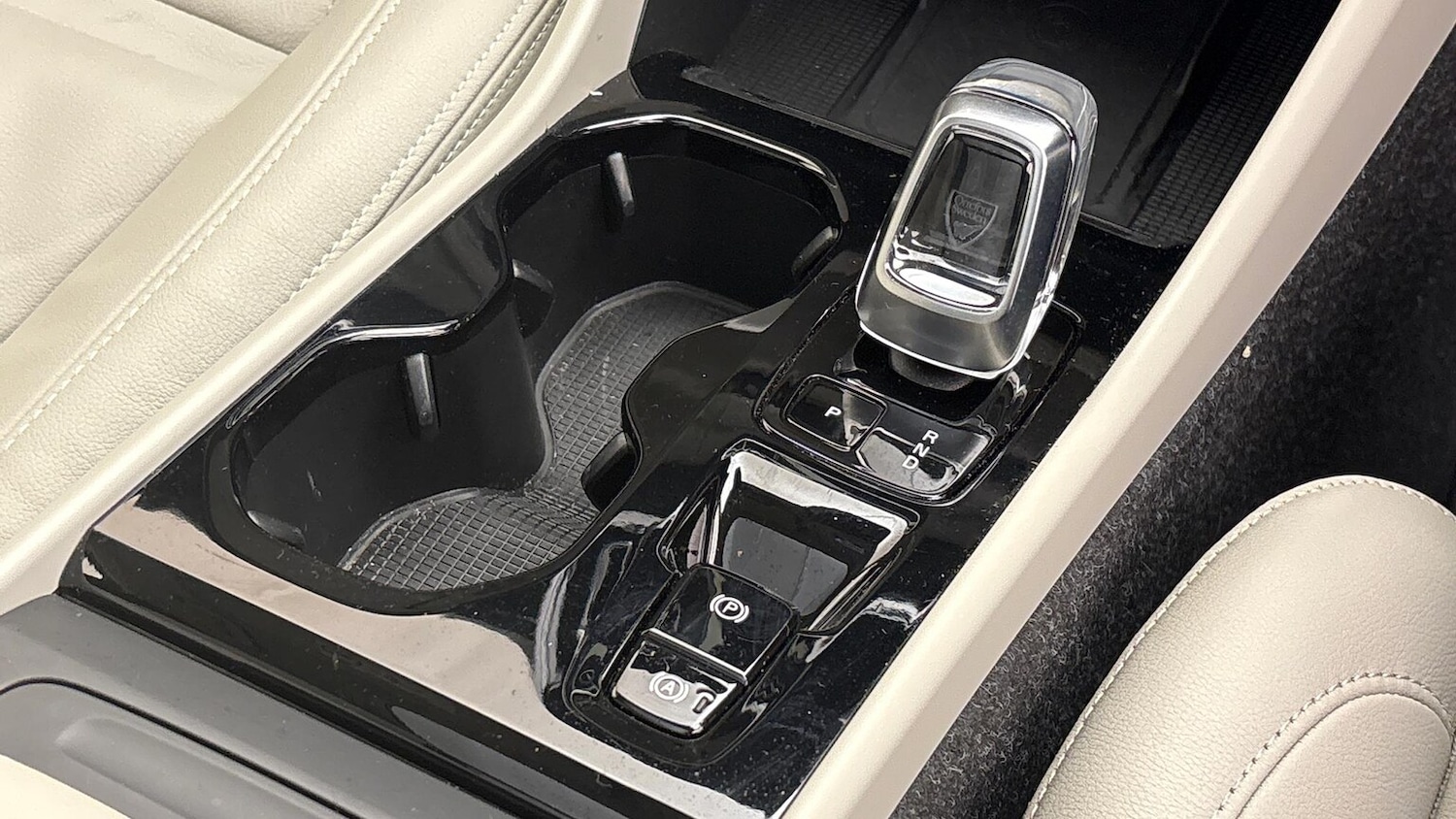 Used Volvo XC40 2025 for sale - 76565471: Photo 32