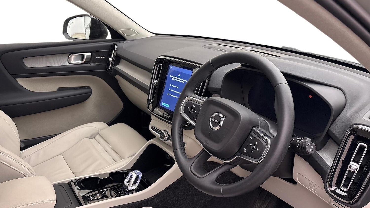 Used Volvo XC40 2025 for sale - 76565471: Photo 9