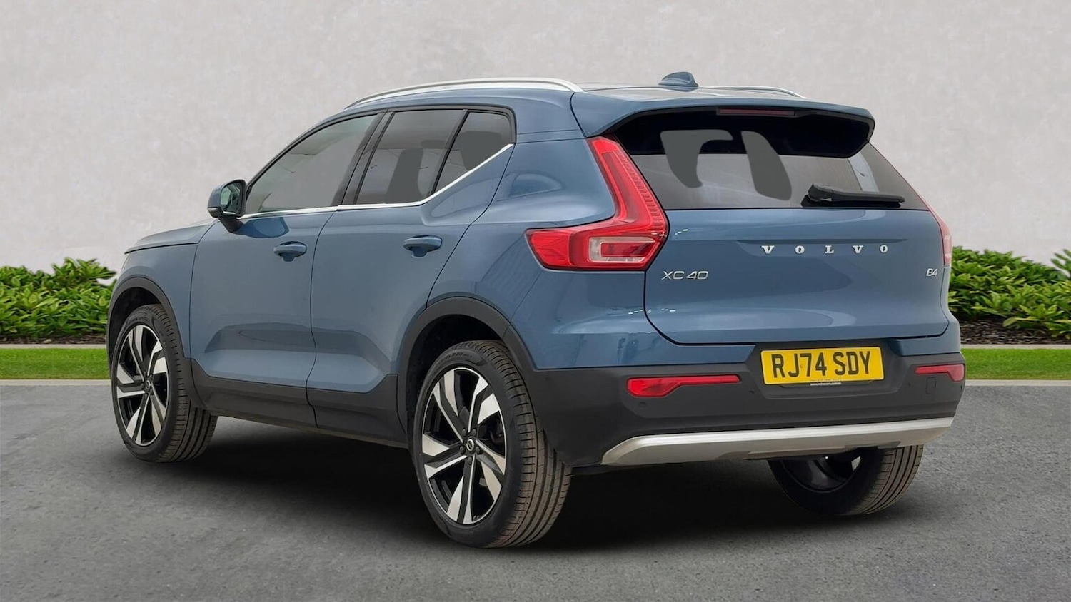 Used Volvo XC40 2024 for sale - 75982229: Photo 2