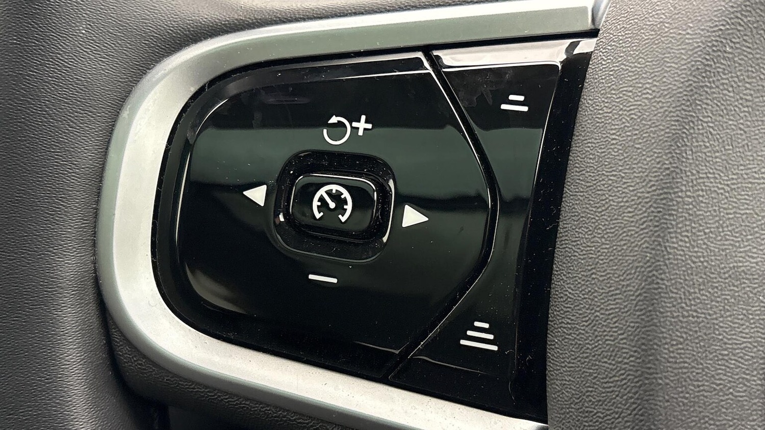 Used Volvo XC60 2025 for sale - 77998741: Photo 31