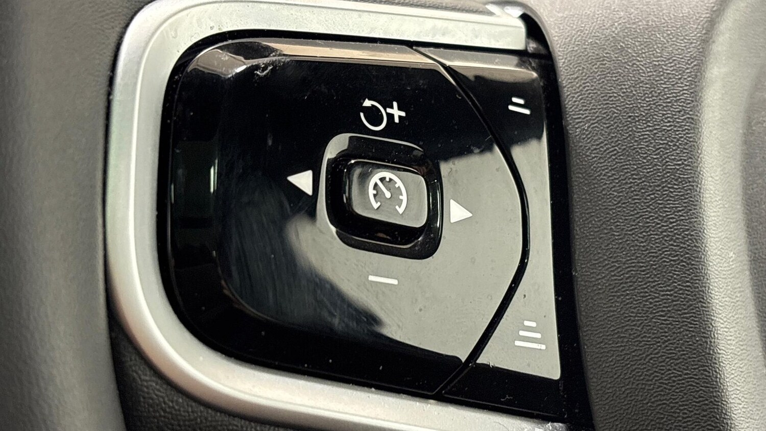 Used Volvo XC90 2025 for sale - 77056922: Photo 30