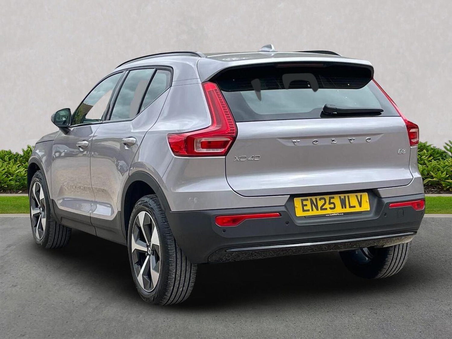 Used Volvo XC40 2025 for sale - 77487457: Photo 2