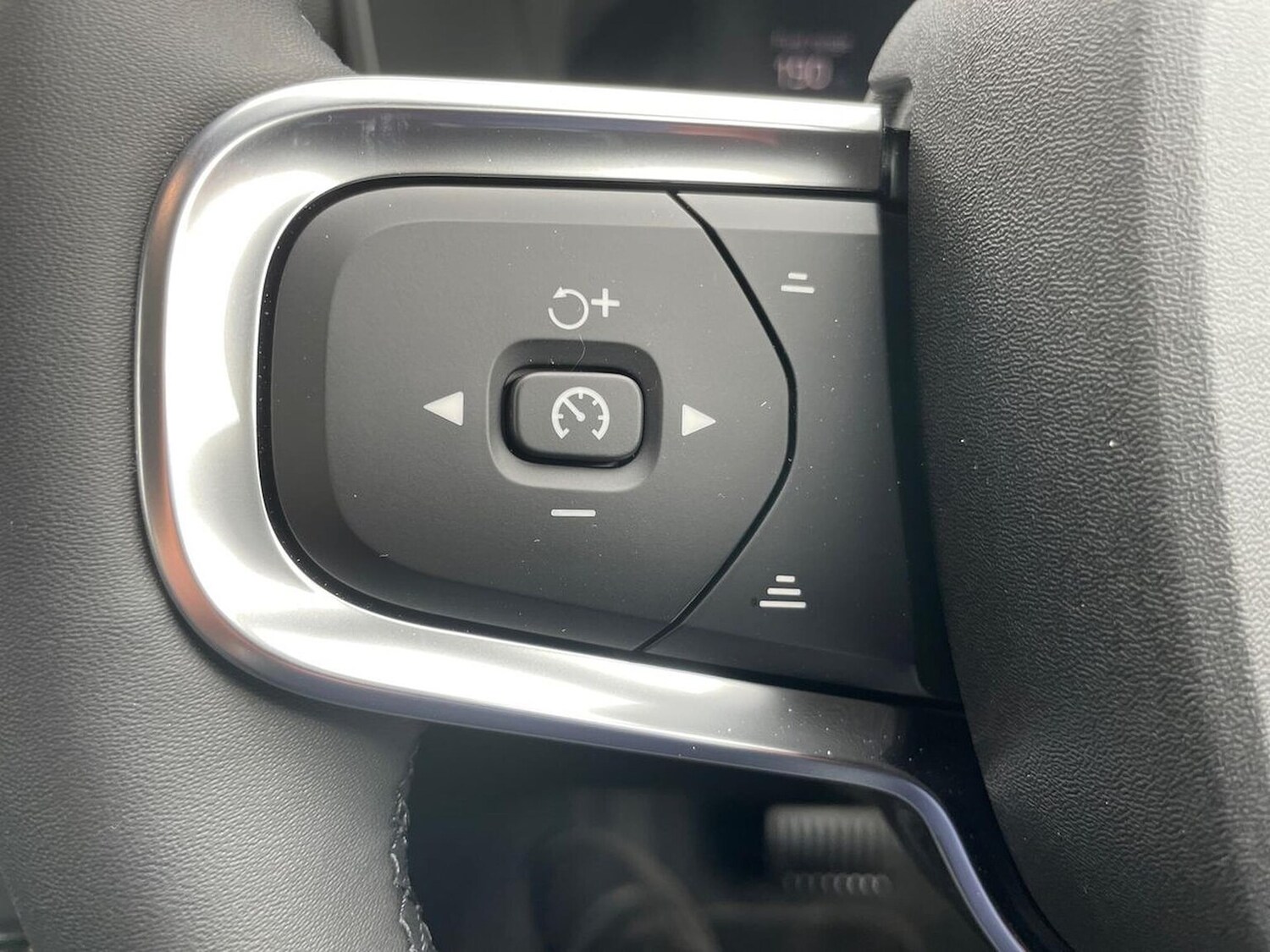 Used Volvo XC40 2025 for sale - 77487457: Photo 25