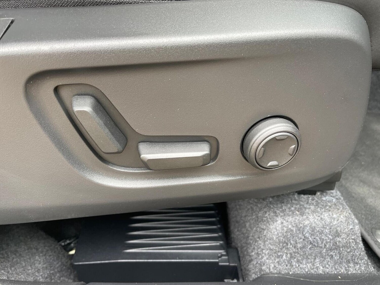 Used Volvo XC40 2025 for sale - 77487457: Photo 28