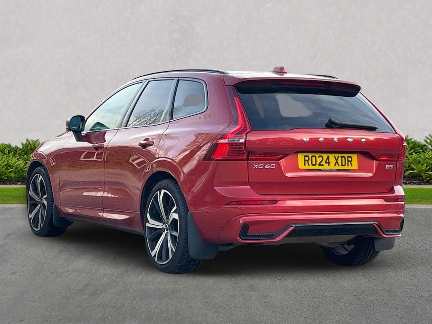 Used Volvo XC60 2024 for sale - 76464669: Photo 2