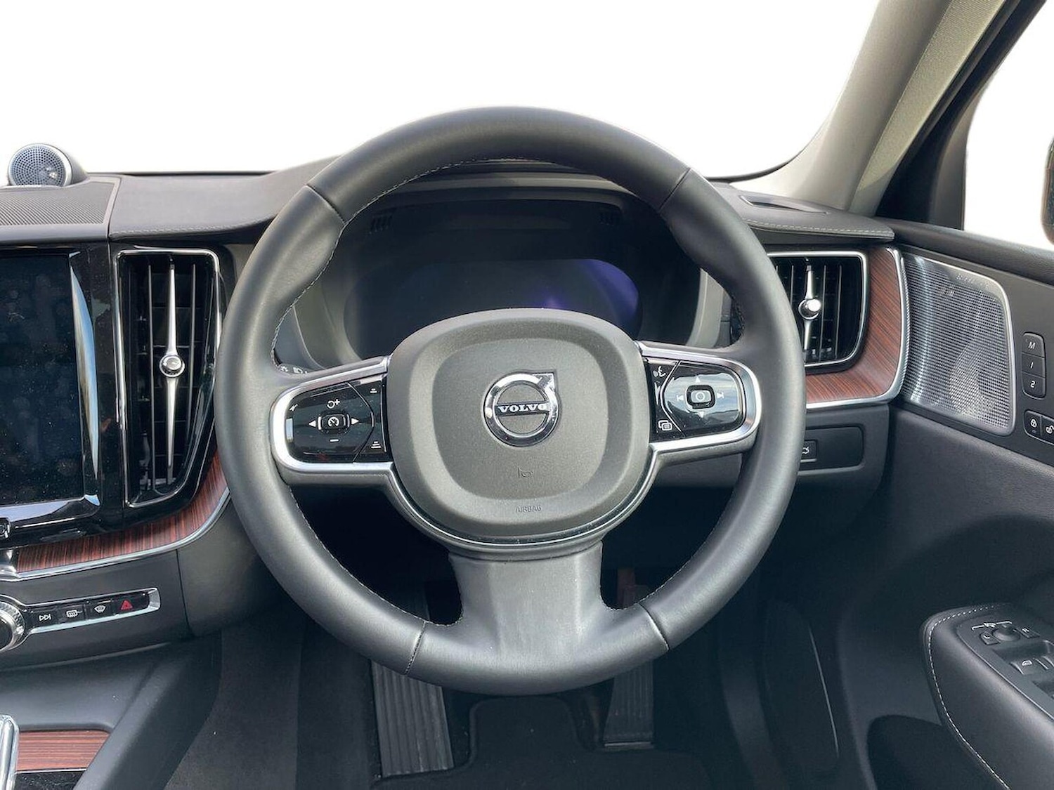 Used Volvo XC60 2024 for sale - 76464669: Photo 9