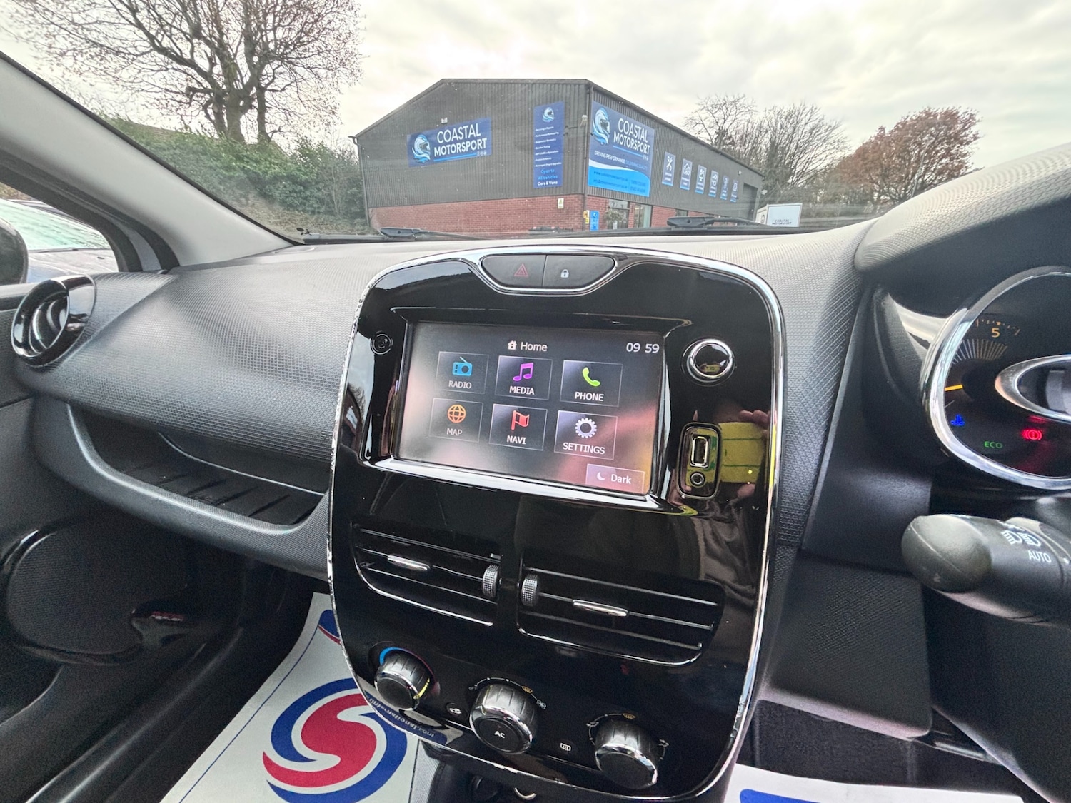 Used Renault Clio 2014 for sale - 76763266: Photo 27