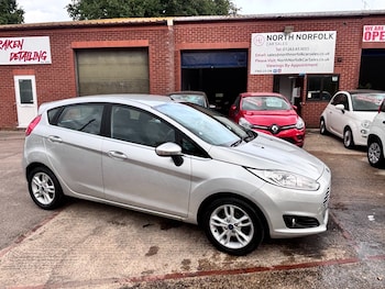 2015 (15) - 1.25 82 Zetec 5dr