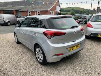 Used Hyundai i20 2017 for sale - 75333324: Photo