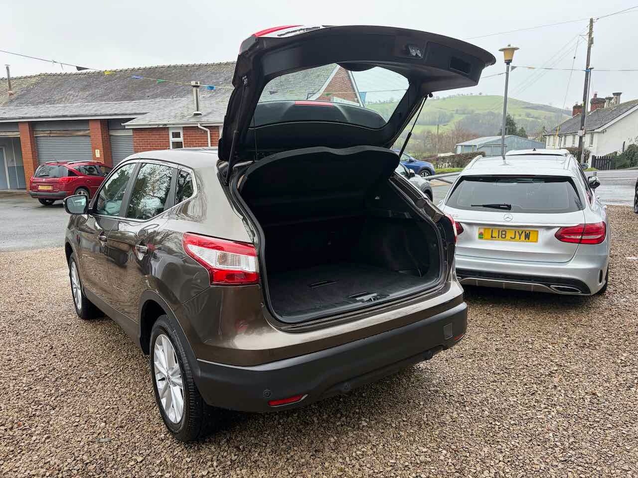 Used Nissan Qashqai 2017 for sale - 77690890: Photo 7