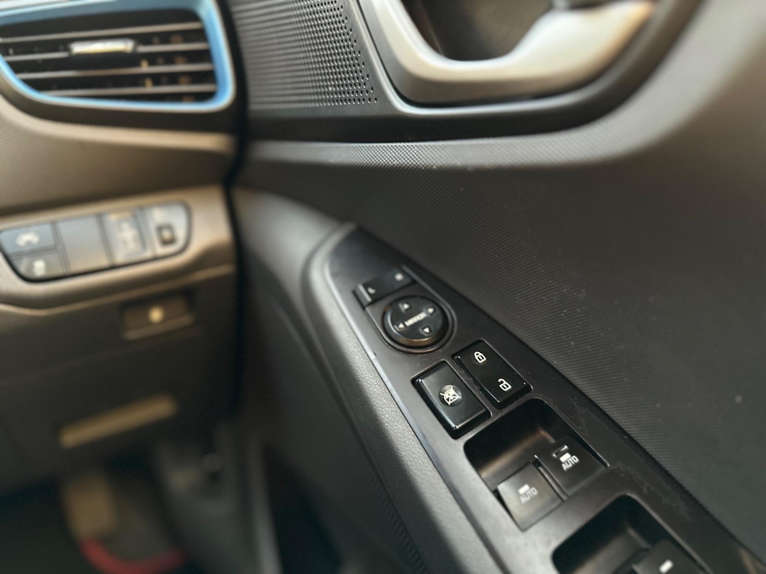 Used Hyundai IONIQ 2017 for sale - 76759438: Photo 38