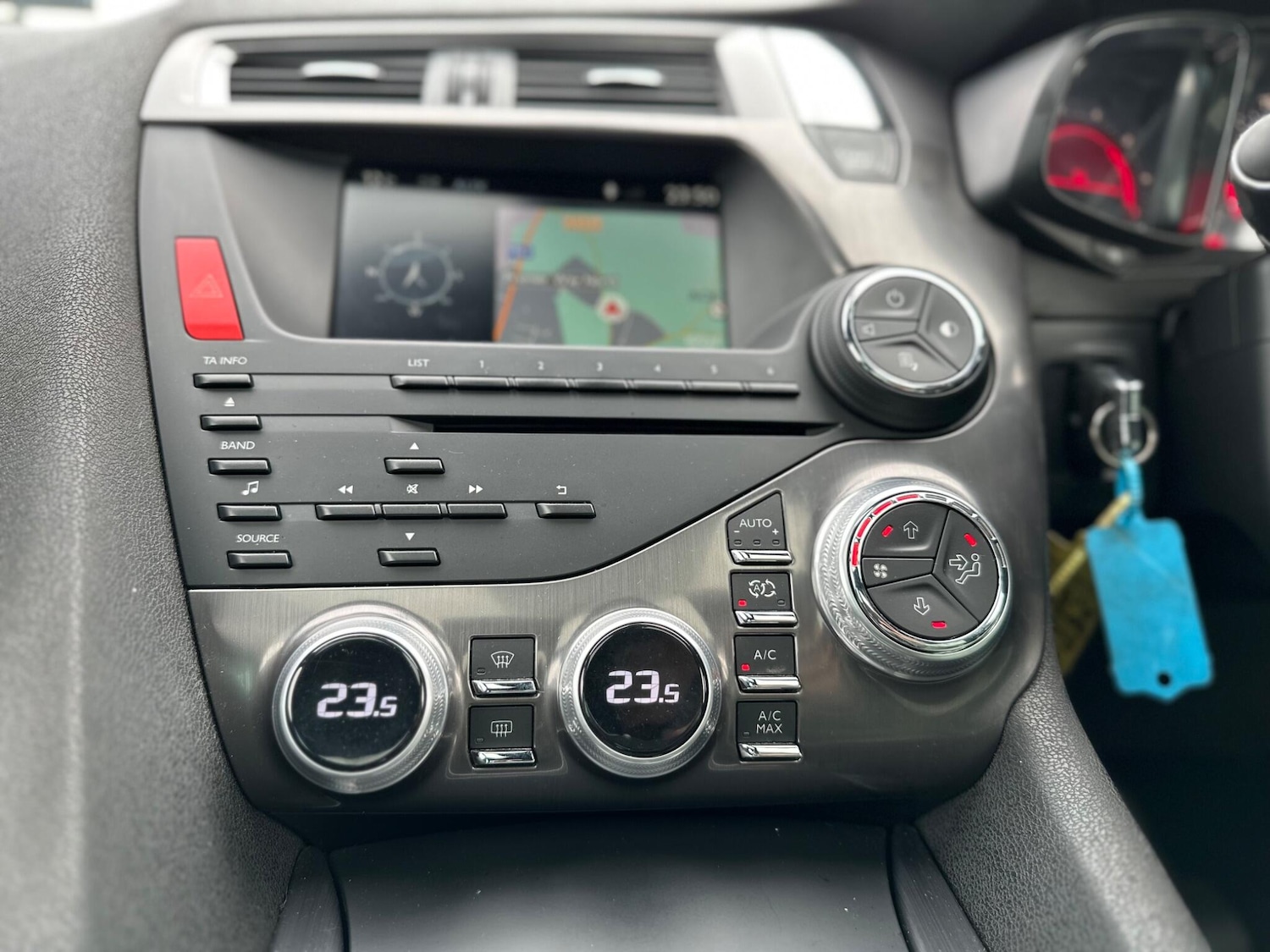 Used Citroen DS5 2014 for sale - 76432952: Photo 32