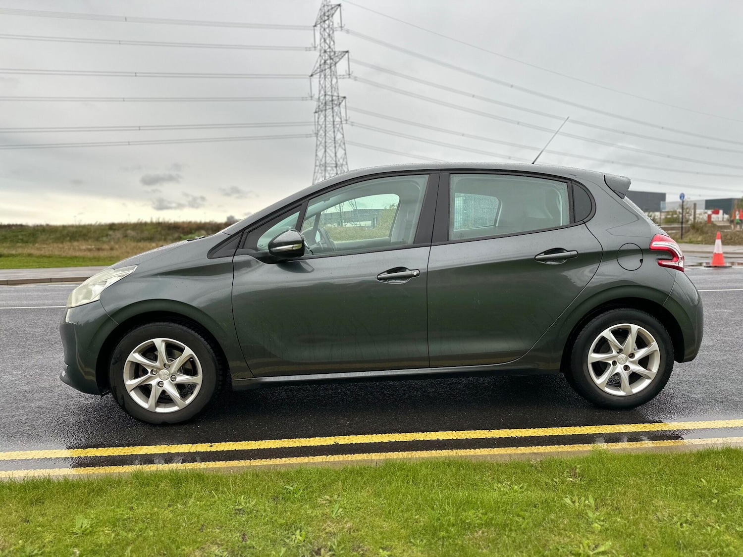 Used Peugeot 208 2013 for sale - 76404971: Photo 15