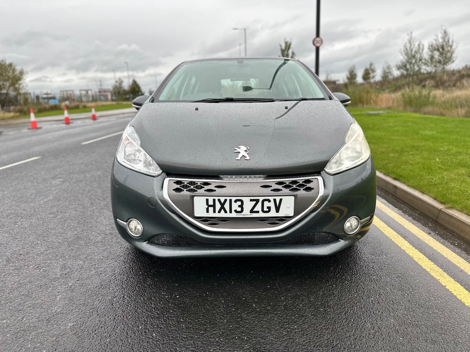 Used Peugeot 208 2013 for sale - 76404971: Photo 2