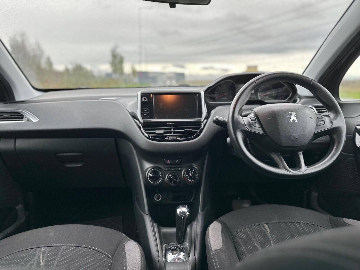 Used Peugeot 208 2013 for sale - 76404971: Photo 32