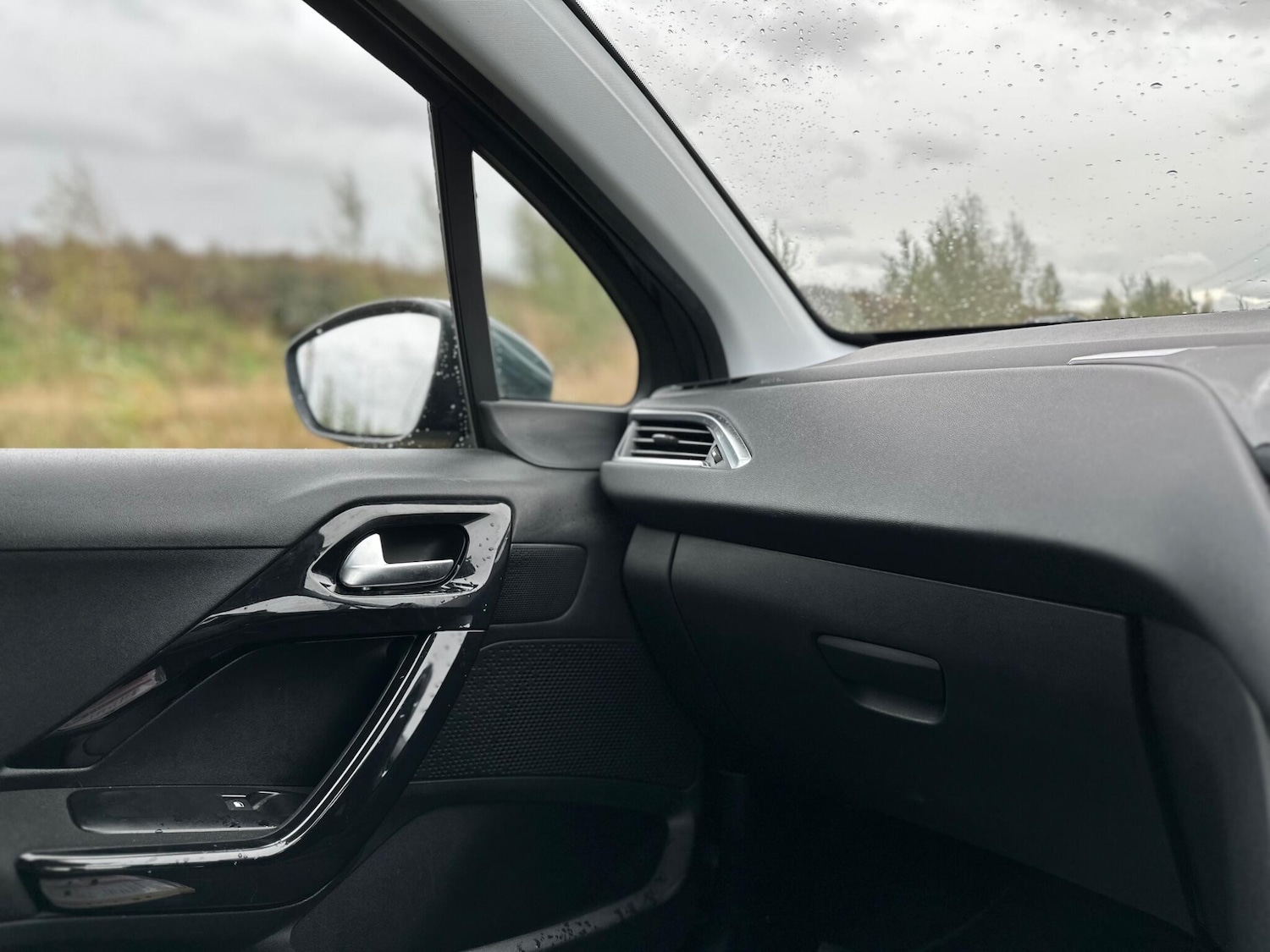 Used Peugeot 208 2013 for sale - 76404971: Photo 35