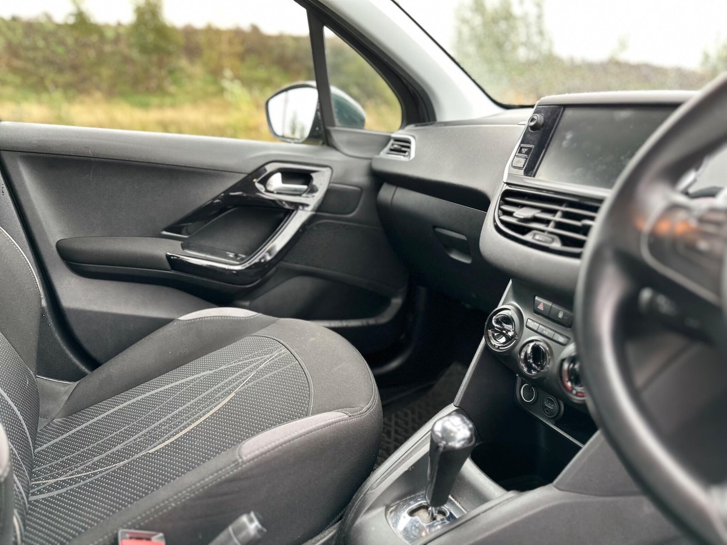 Used Peugeot 208 2013 for sale - 76404971: Photo 37