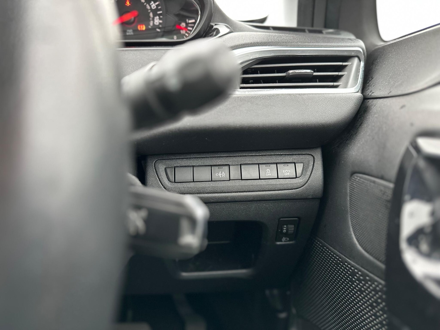 Used Peugeot 208 2013 for sale - 76404971: Photo 44