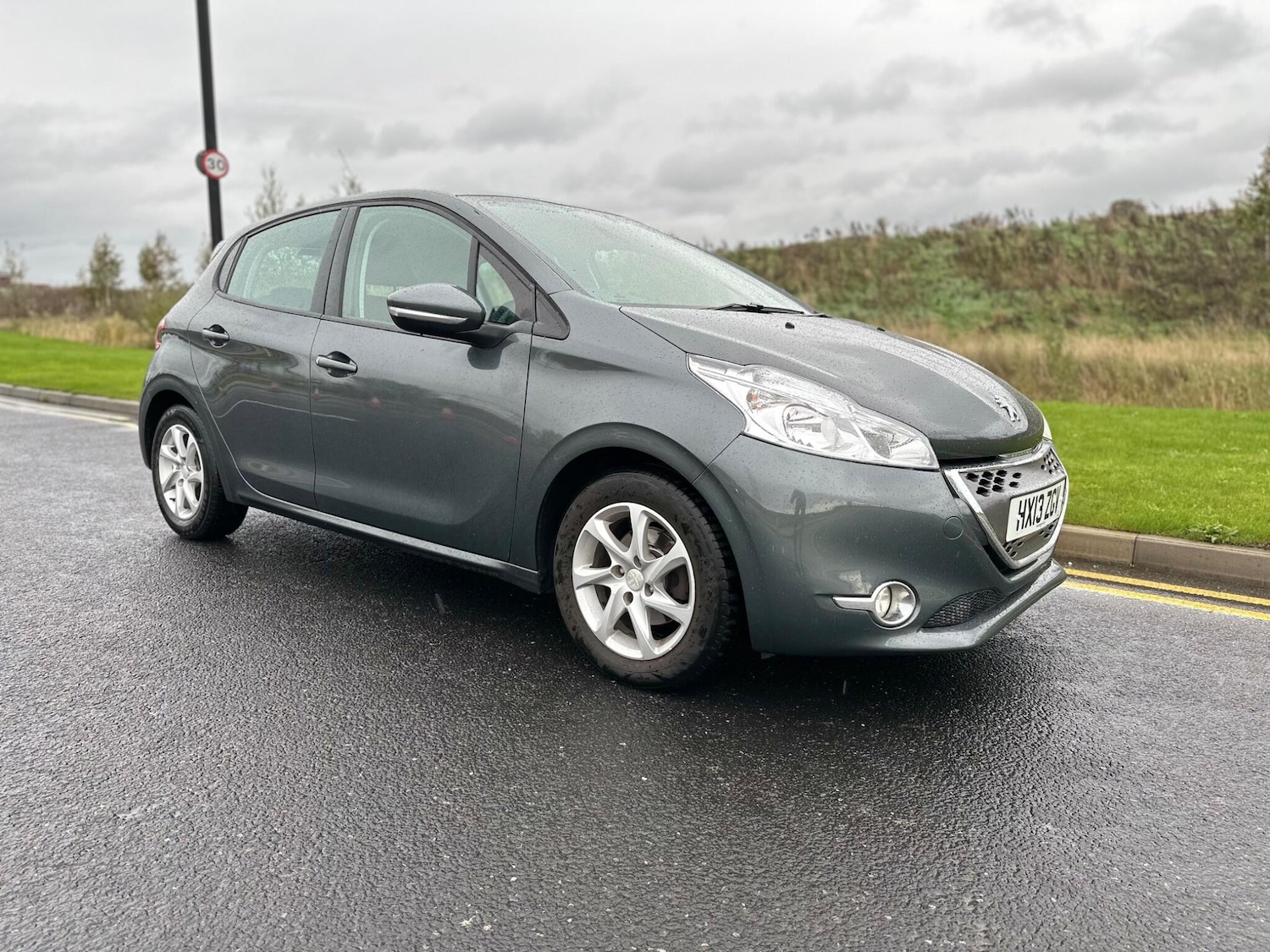 Used Peugeot 208 2013 for sale - 76404971: Photo 6