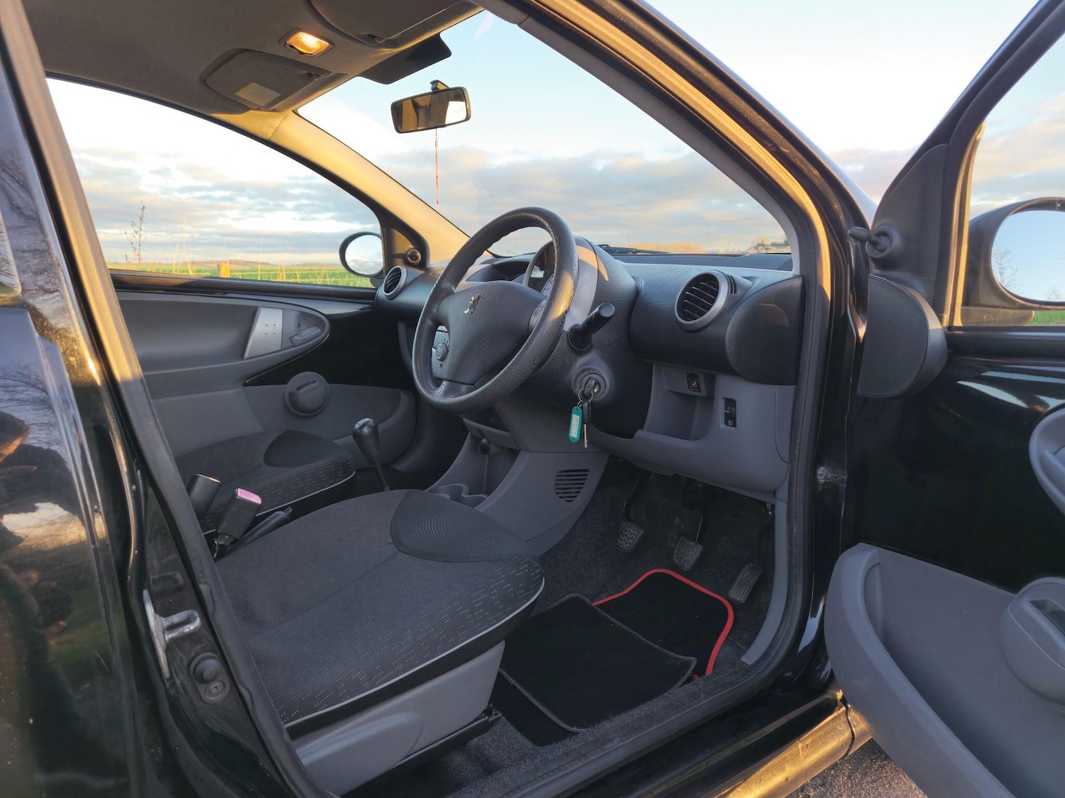 Used Peugeot 107 2010 for sale - 76741259: Photo 15