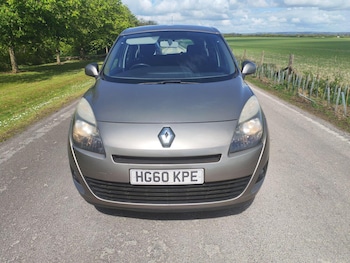Used Renault Grand Scenic 2010 for sale - 78300501: Photo