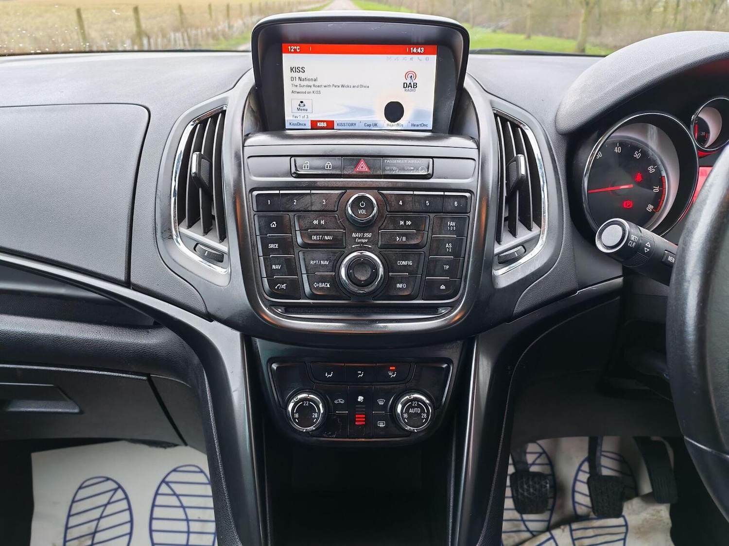 Used Vauxhall Zafira 2015 for sale - 77735748: Photo 24