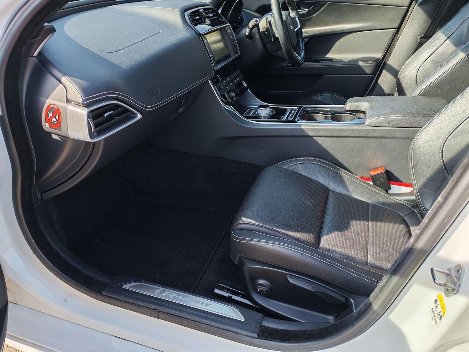 Used Jaguar XE 2015 for sale - 77968706: Photo 19