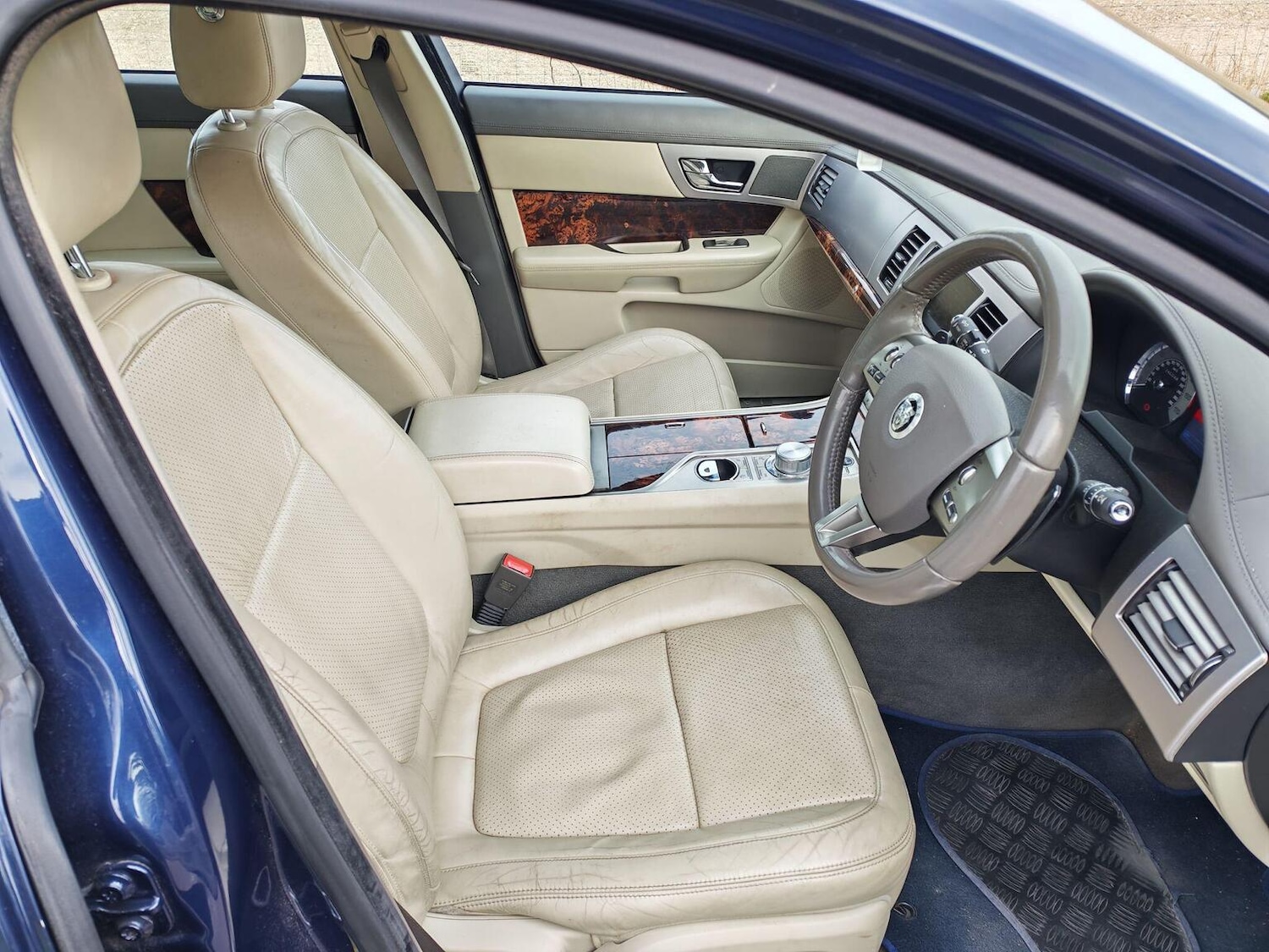 Used Jaguar XF 2011 for sale - 77997245: Photo 20