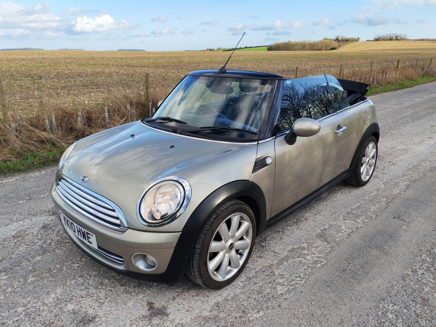 Used MINI Convertible 2010 for sale - 77707262: Photo 2