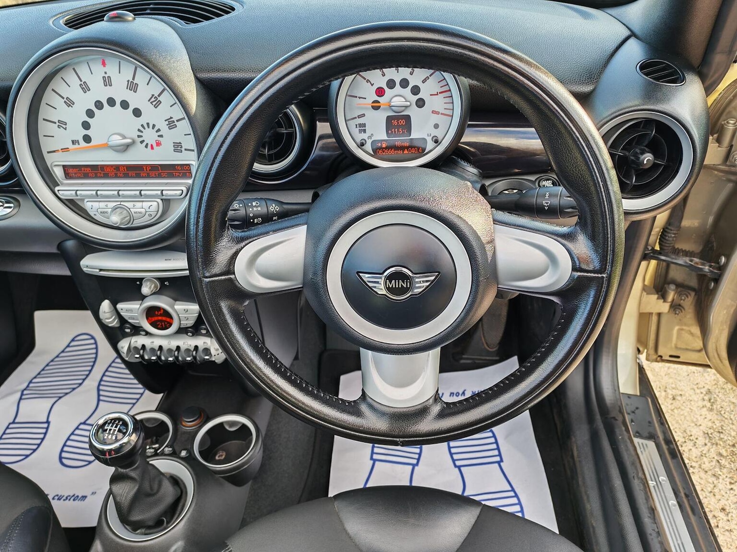 Used MINI Convertible 2010 for sale - 77707262: Photo 29